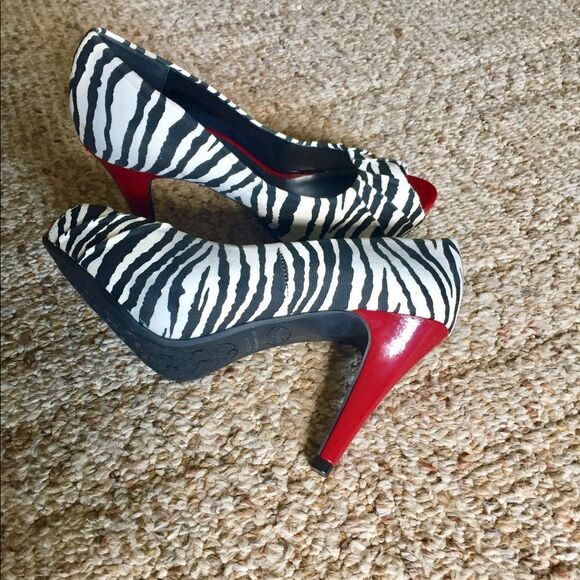 Very cute Candie's high heels size 7 medium - Picture 2 of 4